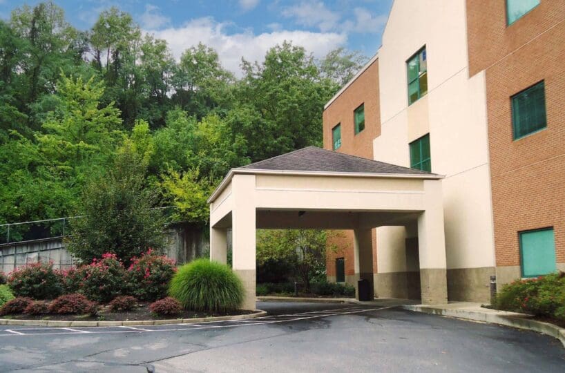 525 Alexandria Pike South Hill Professional Center Front