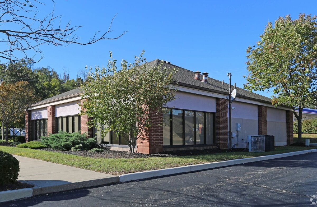 Freestanding Loveland Madeira Bank Back Exterior